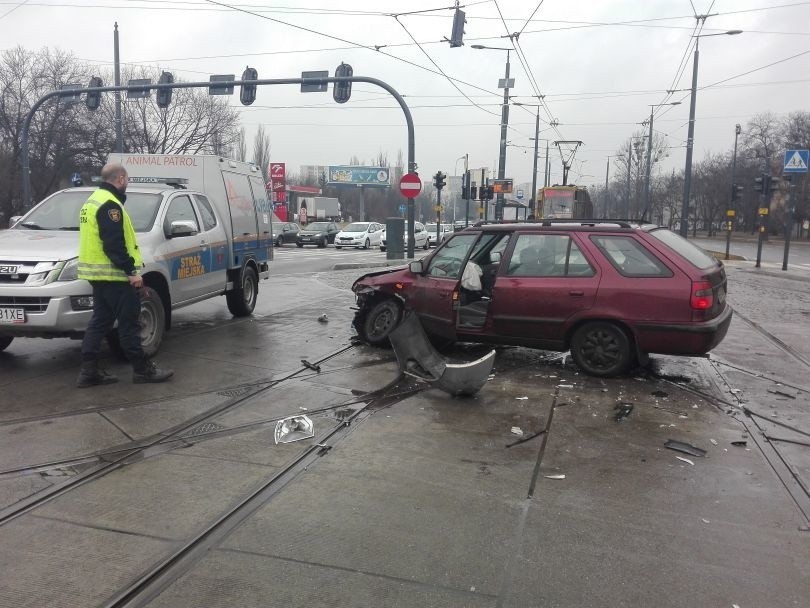 Wypadek na skrzyżowaniu Dąbrowskiego Śmigłego - Rydza