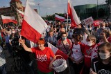Wybory prezydenckie 2020: Zwolennicy Andrzeja Dudy spotkali się na wiecu w Poznaniu. "To głos gwarantujący kolejne wspaniałe lata" 