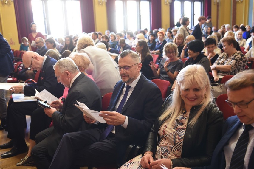 Toruń. Wręczenie nagród z okazji Dnia Nauczyciela. Zobaczcie zdjęcia!