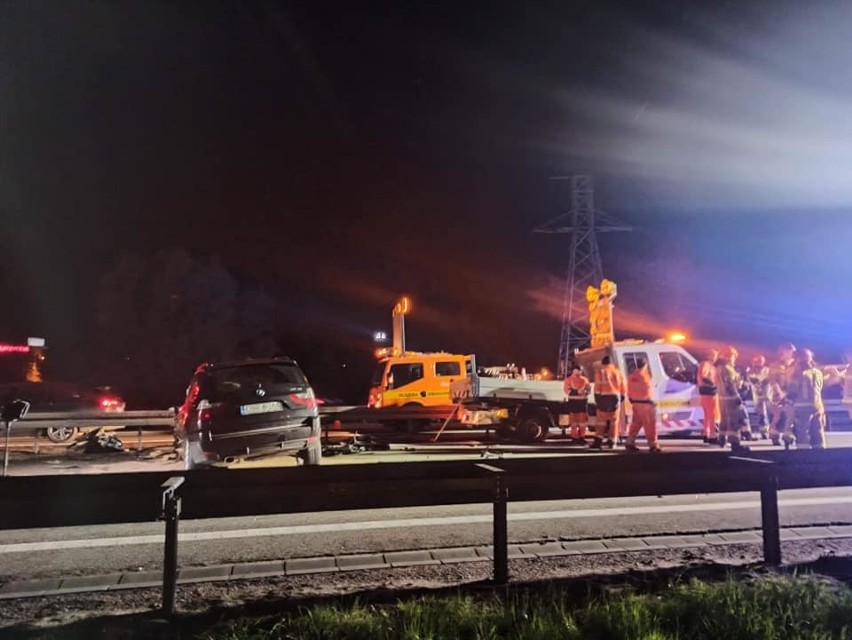 Wypadek na Obwodnicy Trójmiasta 22.05.2021. BMW uderzyło w pojazd służb drogowych