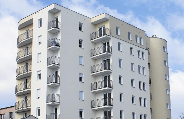 Siedmiopiętrowy budynek przy ulicy Rynarzewskiej liczy zaledwie 40 mieszkań