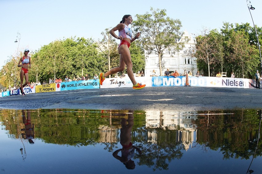 Katarzyna Zdziebło na trasie 35 km chodu sportowego