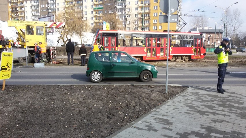 Sosnowiec: wykolejony tramwaj blokował ruch podczas otwarcia komisariatu [ZDJĘCIA, WIDEO]