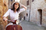 Moda włoska – jak się ubrać w stylu Italian chic? Z czym łączyć włoskie sukienki i inną odzież włoską?