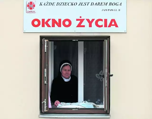 Kieleckie „Okno życia” działa przy placu Najświętszej Marii Panny. Opiekują się nim siostry nazaretanki. Na zdjęciu siostra Iwona.