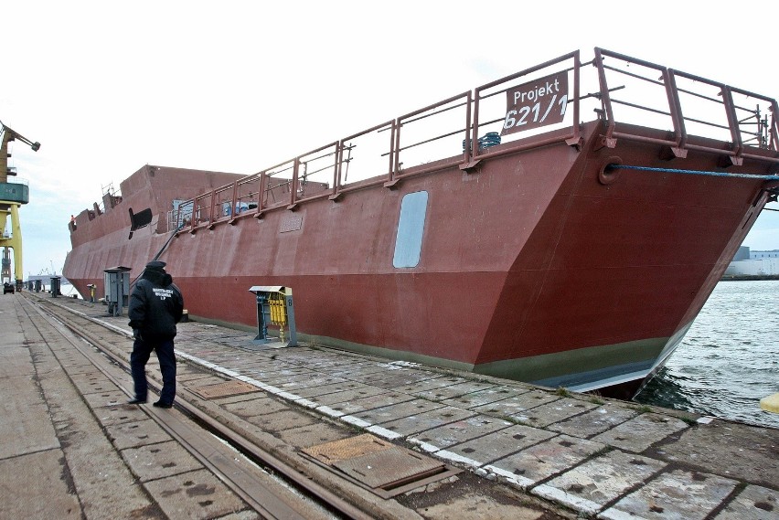 ORP Ślązak zwodowany i zważony - wraca do hangaru