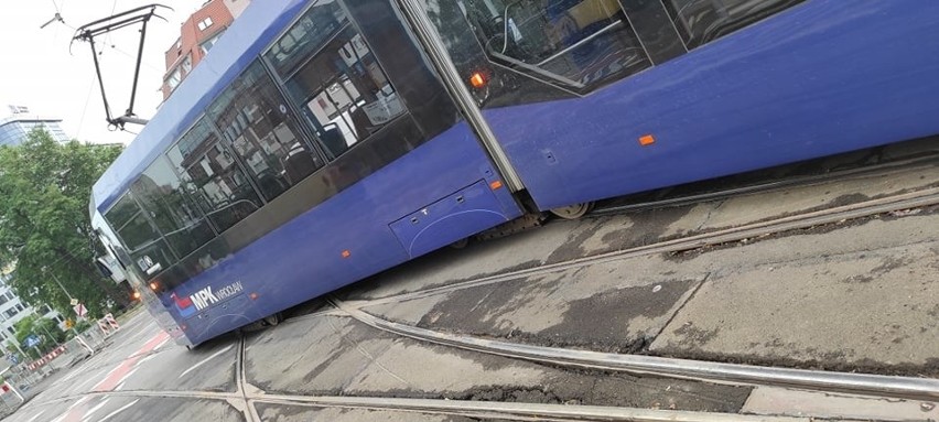 Wykolejenie tramwaju - skrzyżowanie ul. Powstańców Śląskich...