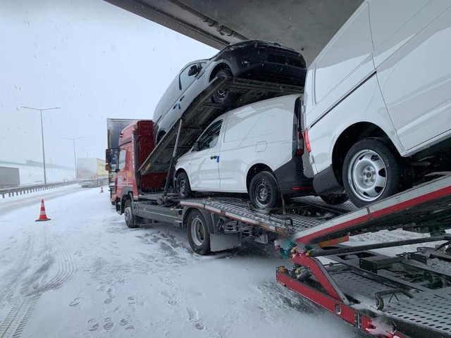 4 ciężarówki zderzyły się na autostradzie A2.Kolejne zdjęcie --->