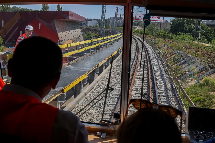 Kraków. Nowy tor budowanej estakady. Podróżnych czekają jednak duże utrudnienia