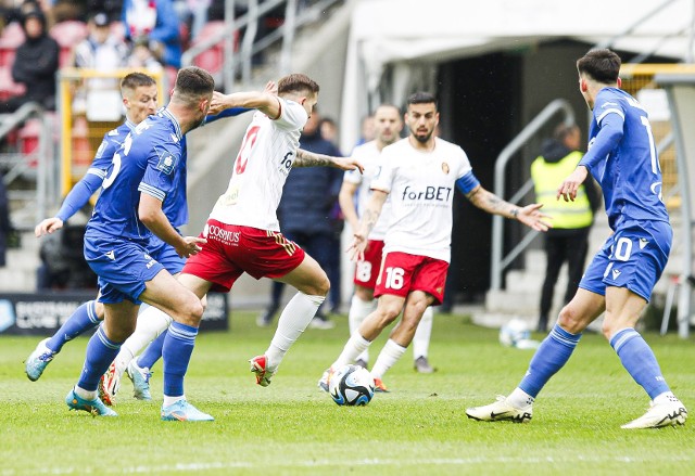 Lech Poznań po piłkarskim rollercoasterze wygrali z ŁKS-em Łódź 3:2.Zobacz oceny >>>