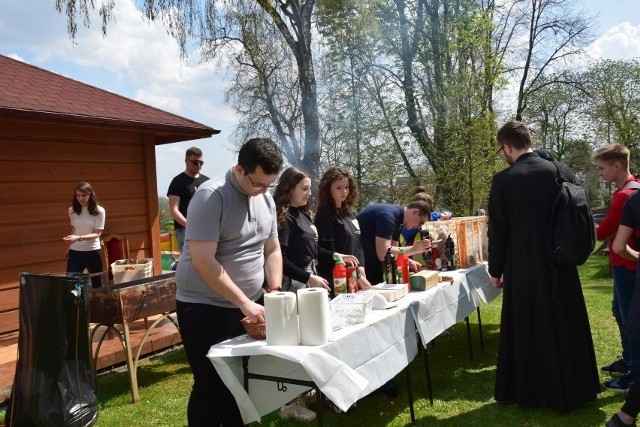 Organizatorzy zapewniają  wiele atrakcji, zabaw i miłych niespodzianek, w tym kulinarnych.