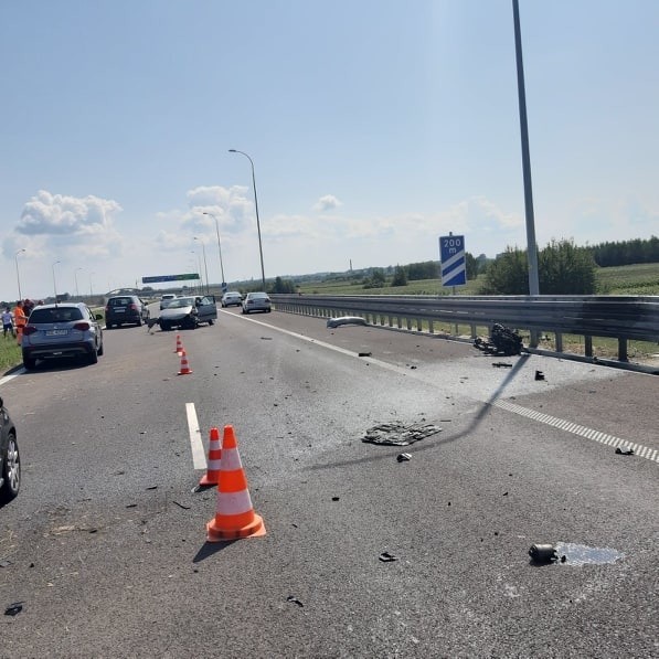 W Gorliczynie wypadek na autostradzie A4. Samochód osobowy uderzył w bariery