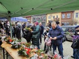 Jarmark Bożonarodzeniowy w Wiślicy. Smaczne potrawy na Rynku. Zobacz zdjęcia