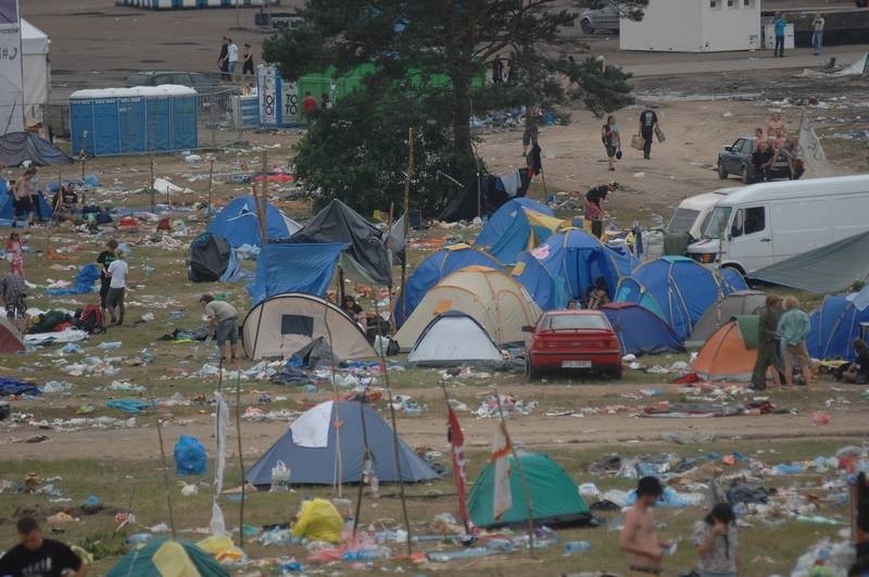 Czas na wielkie sprzątanie po Woodstocku (zdjęcia)