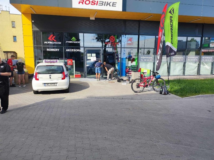 Włamanie do sklepu rowerowego Rosibike przy ul. Długosza 66...
