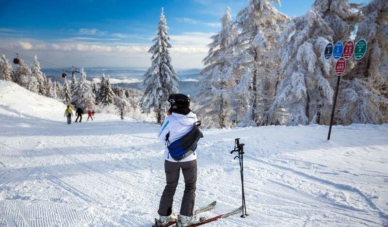Gdzie na narty w Małopolsce? Otwarte stacje narciarskie: Białka, Bukowina, Zakopane, Krynica, Kasina, Tylicz. Lista czynnych wyciągów