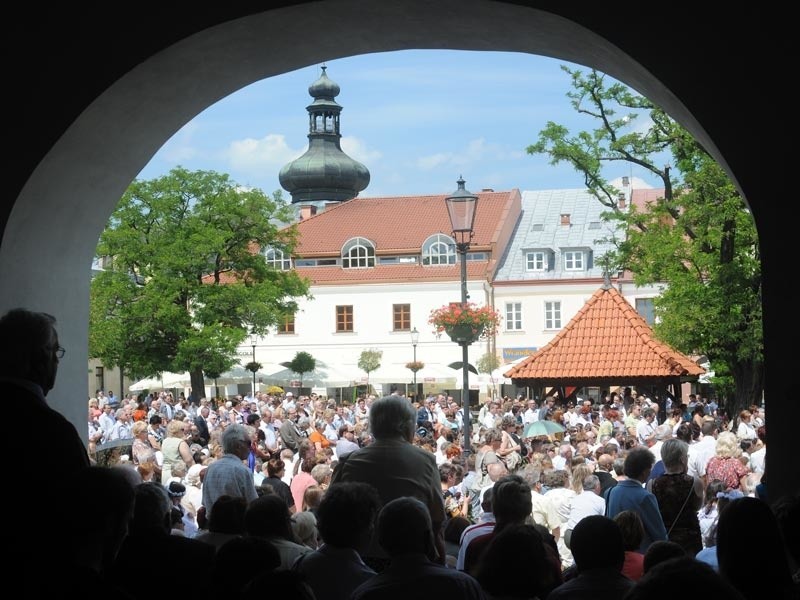 7 tysięcy osób na procesji Bożego Ciała w Krośnie [ZDJĘCIA]