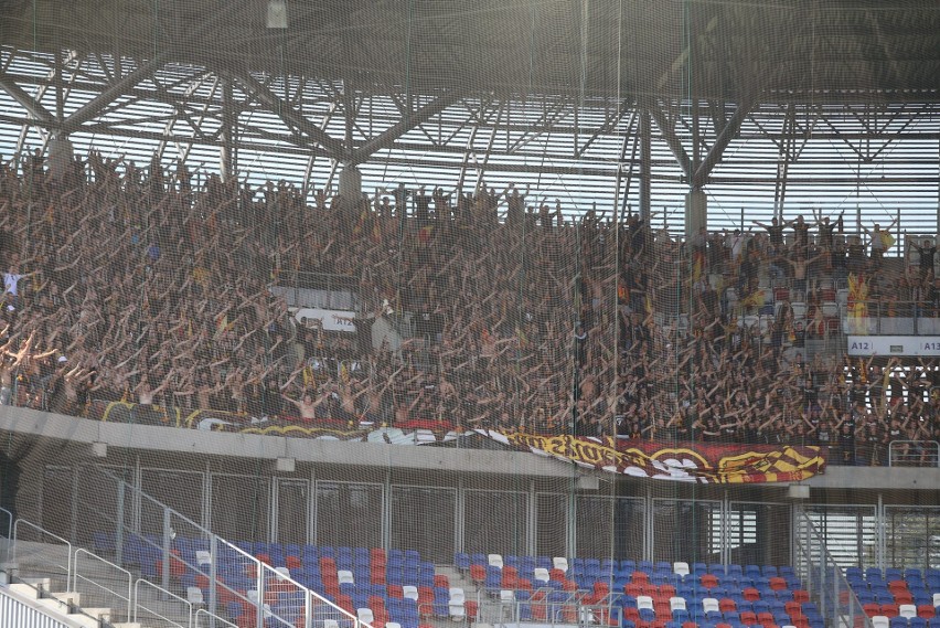 Nowe zdjęcia z wyjazdu kibiców Korony Kielce do Zabrza. Było ponad 850 fanów Żółto-Czerwonych [AKTUALIZACJA]