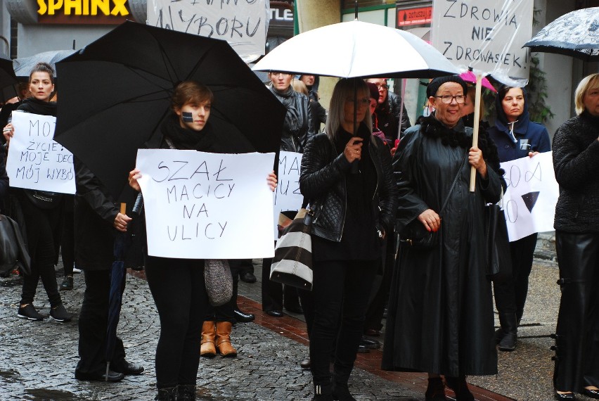 Czarny protest w Bytomiu ZDJĘCIA + WIDEO