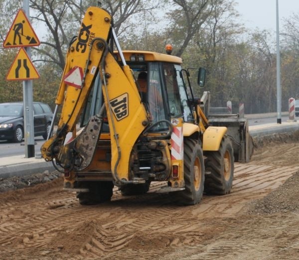 Operator koparki zauważył, że w wykopie znajdują się ludzkie kości.