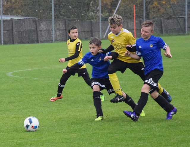 W lidze młodzików (D2) Start Miastko podejmował na własnym stadionie drużynę KS "Grasz" Dwumiasto. Zwyciężył zespół z Dwumiasta 4:3. Zapraszamy do obejrzenia zdjęć z meczu. (ang)