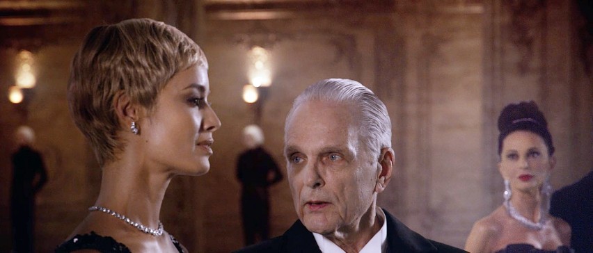 Berenice Marlohe, Keir Dullea, Dorota Lis w "Dolinie Bogów"