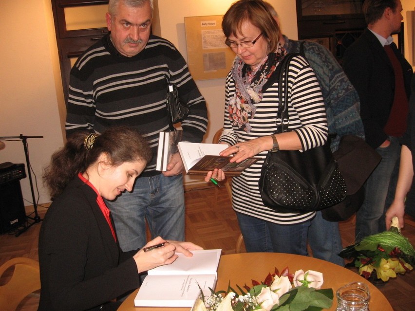 Barbara Fuglewicz chętnie podpisywała swoją książkę...