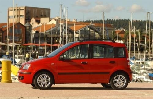 Fot. Fiat: W dalszym ciągu najchętniej kupowanym samochodem osobowym w Polsce jest Fiat Panda. Spada sprzedaż zdetronizowany lidera - Secento, który jest na 10. miejscu.