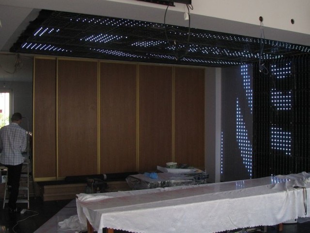 Ściana z paneli LED ma być jednym z wyróżników nowego lęborskiego klubu. 