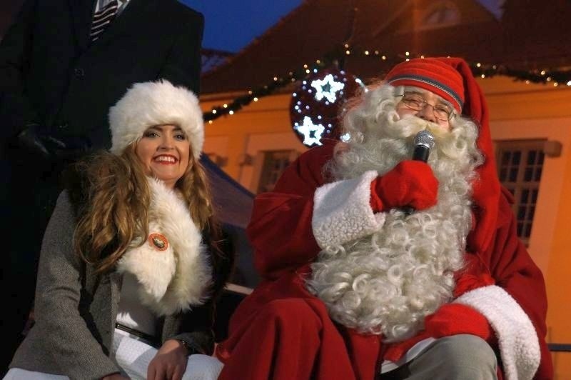 Mikołaj z Rovaniemi rozświetlił miasto (zdjęcia, wideo)