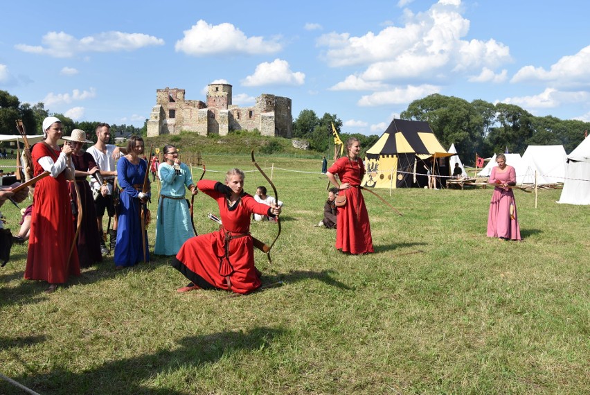 Rycerze walczą na siewierskich błoniach. 28 lipca bitwa o zamek w Siewierzu