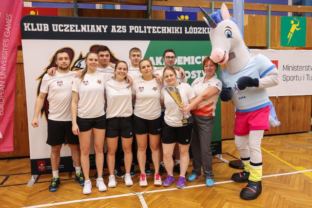 Półfinały strefy południowej AMP w badmintonie w Łodzi zwyciężyła AWF Katowice”.