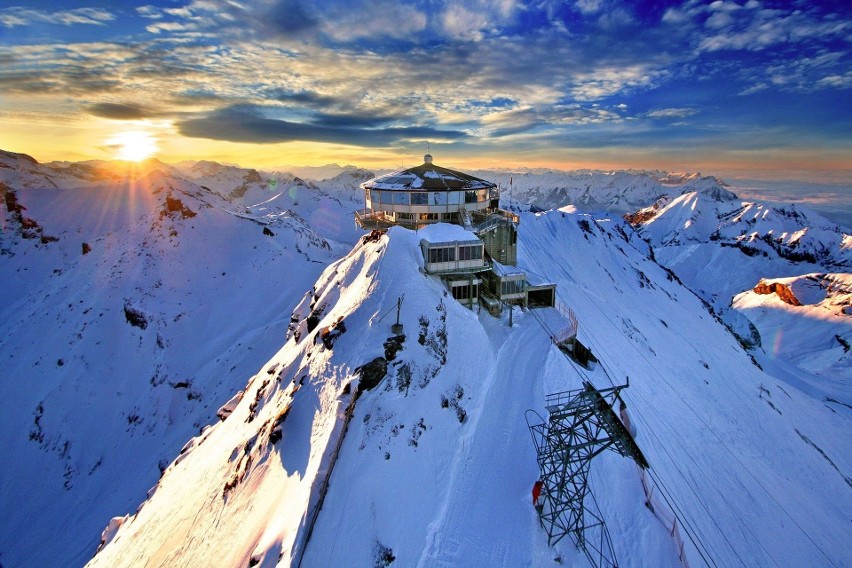 Gdzie na narty za granicę zimą? Czy stoki w popularnych kurortach narciarskich we Francji, na Słowacji, we Włoszech lub Austrii są otwarte?