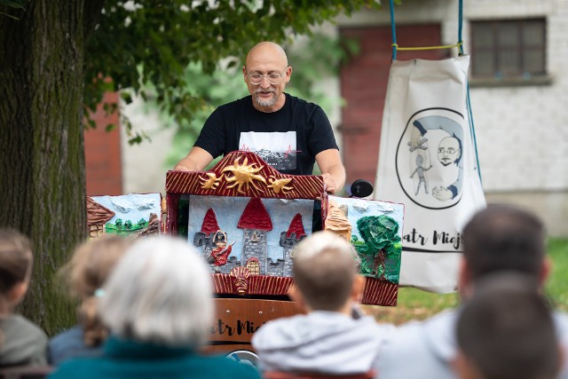 &bdquo;Opowieści Papierowego Teatru&rdquo; to wyjątkowe widowisko lalkowe i autorska adaptacja baśni napisanych przez Hansa Christiana Andersena.