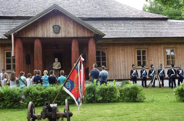 Rajd kościuszkowski rozpoczął się od gawędy historycznej, wygłoszonej przez Stanisława Gieżyńskiego.