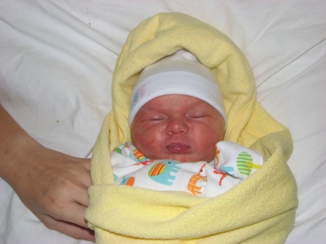 Maja Szczechura urodziła się we wtorek, 15 października. Ważyła 3800 g i mierzyła 56 cm. Córka Jolanty i Sebastiana z Szynkarzyzny ma siostrę Kingę (8 l.)
