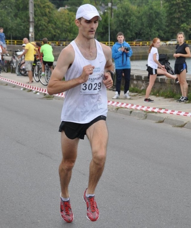 Pochodzący ze Stąporkowa Andrzej Lachowski zajął ósme miejsce w skarżyskim półmaratonie - najlepsze ze wszystkich Polaków. 
