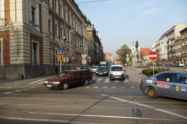 04.11.2015 krakowplac matejki skrzyzowanie ulic basztowejn/z:fot. michal gaciarz / polska press gazeta krakowska