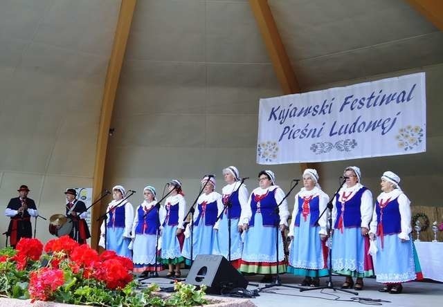 Gniewkowianie, Kłopocianki i Złotniczanki wyśpiewali główne nagrody na Kujawskim Festiwalu Pieśni Ludowej 