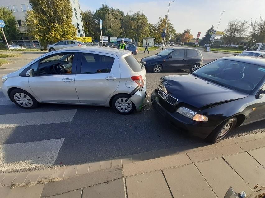 Wypadek trzech aut na obwodnicy śródmiejskiej we Wrocławiu (ZDJĘCIA)