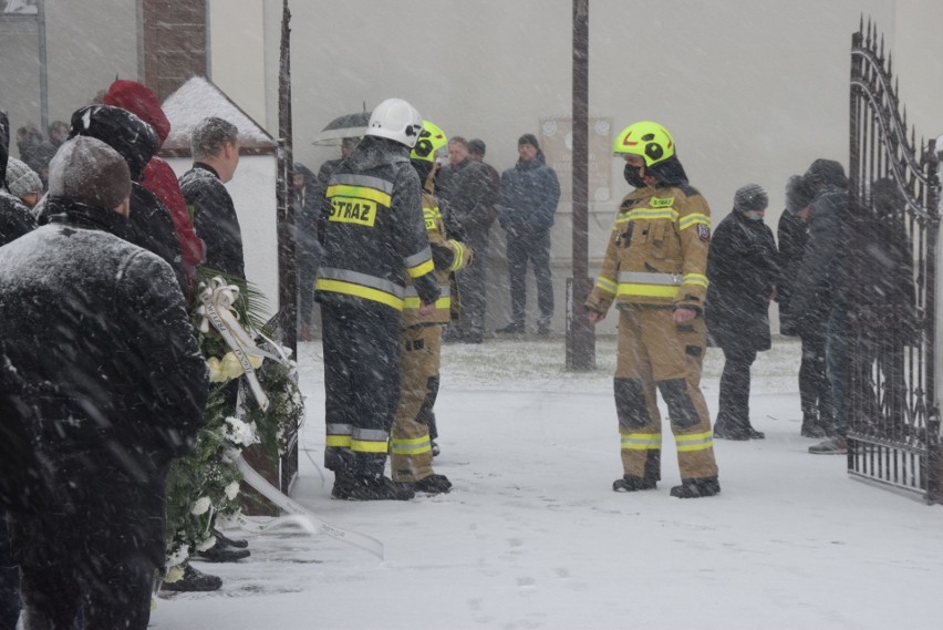 Pogrzeb tragicznie zmarłego strażaka z powiatu pajęczańskiego
