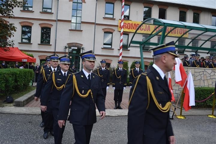 Stopień młodszego aspiranta uzyskało 112 absolwentów...