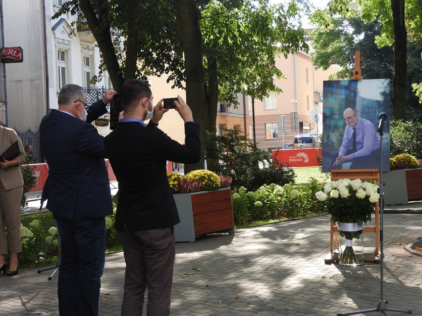 25.09.2020. Białystok. Odsłonięcie skweru im. Pawła...