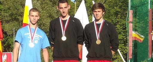 Maksym Sypniewski ze srebrnym medalem Mistrzostw Polski (na zdjęciu z lewej)