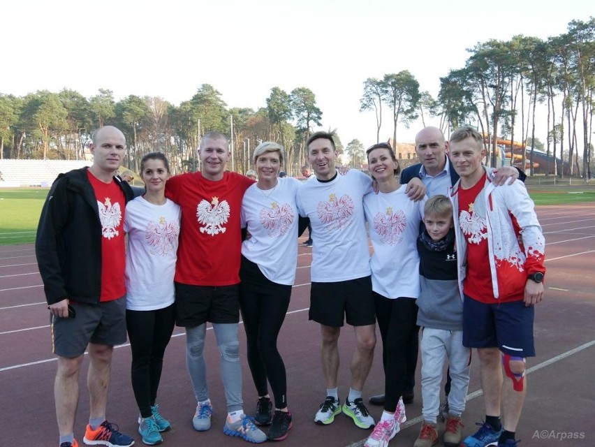 Kozienice. Na sportowo uczcili setną rocznicę niepodległości. 100 minut biegu na 100 lat niepodległej Polski (Zdjęcia) 