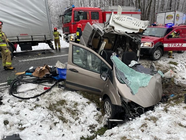 Do poważnego wypadku doszło na DK 73 w miejscowości Breń w gminie Lisia Góra