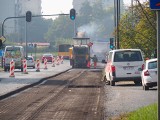 Frezują asfalt na Puszkina i rondzie Inwalidów. Mieszkańcy i kierowcy narzekają
