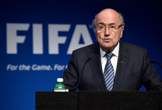 Sepp Blatter podał się do dymisji.