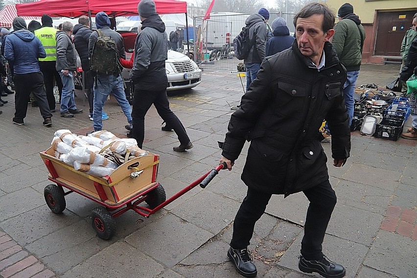 Pierwszy w tym roku Moto Weteran Bazar przyciągnął tłumy. ZDJĘCIA