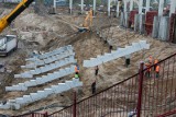Stadion Pogoni: Budują trybunę zachodnią, likwidują stare jupitery [ZDJĘCIA]